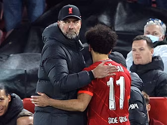 Klopp says Salah contract hold...