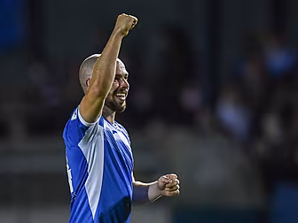 Coyle becomes latest recruit t...