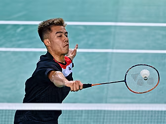 Nguyen overcomes pneumonia to...