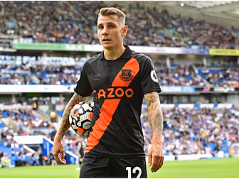 Digne signs for Aston Villa fr...
