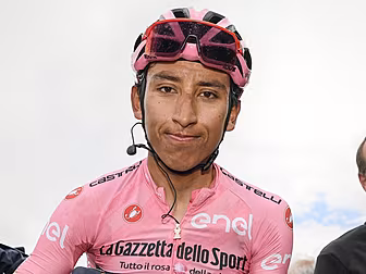 Egan Bernal undergoes successf...