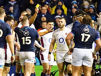 WATCH: Controversial penalty t...