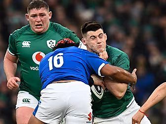 WATCH: Italy reduced to 13 men...