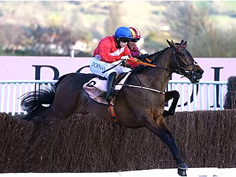 Rachael Blackmore guides A Plu...