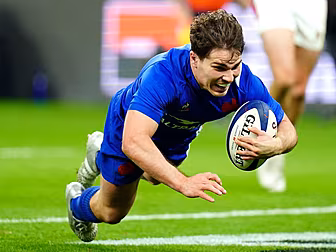 France win their first Grand S...