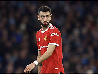 Bruno Fernandes signs new Manc...
