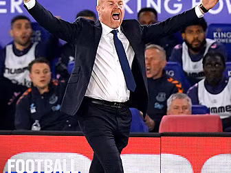 Football Daily: Decisive day i...