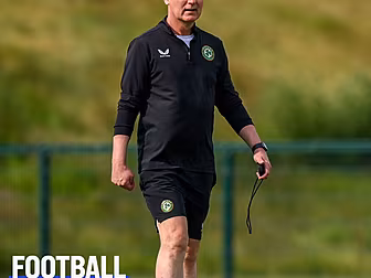 Football Daily: Ireland look t...