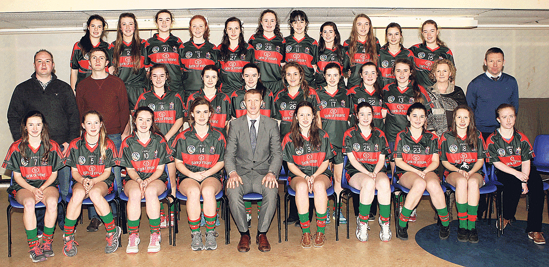 Champions: Kilkenny hurling star and Bank of Irelands Henry Shefflin presented a set of jerseys to Sacred Heart Secondary Schools senior camogie team for their game against St Marys High School, Midleton in the Munster colleges senior camogie final. I