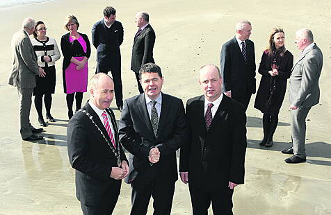 County Mayor Alan Coleman, with Tourism Minister Paschal Donohoe and Deputy Jim Daly, take up the lead as Peter Nash (Tourism Ireland), Emma OBrien (Cork Airport), Josephine ODriscoll (Failte Ireland), Ruair&iacute; OConnor (Irish Hotels Federation), Louis Du