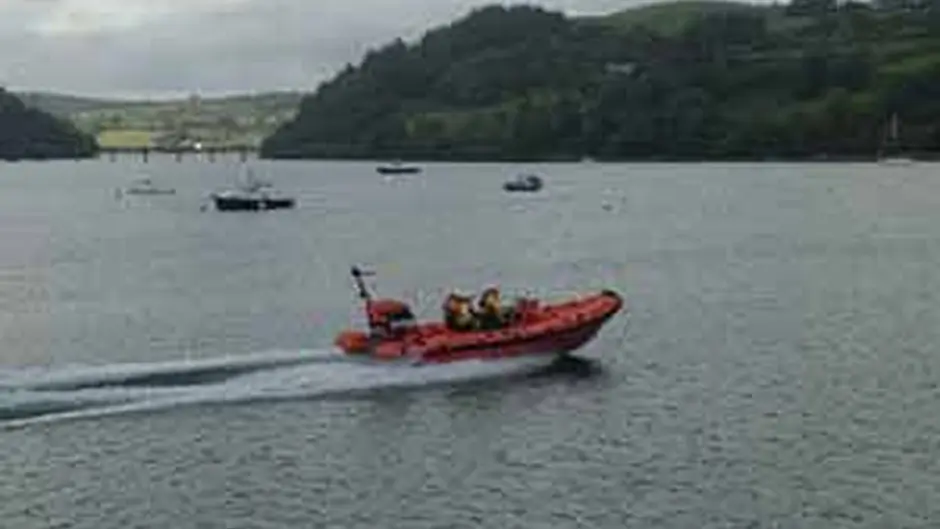 Union Hall RNLI rescue five men from French yacht Image