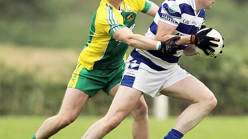 Gripping encounter: St James' Kevin O'Leary gets to grips with Castlehaven's Diarmuid Shanahan during the Rowa/Rowex Pharma JAFC round Image