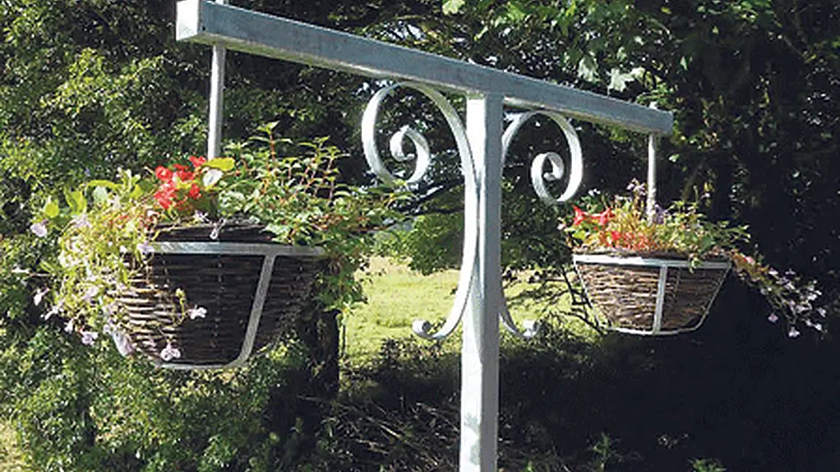 16 flower baskets stolen in Kilmeen Image