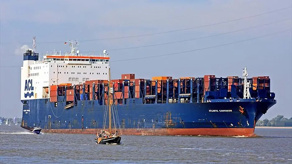 Container ship with engine trouble heading for Bantry Image