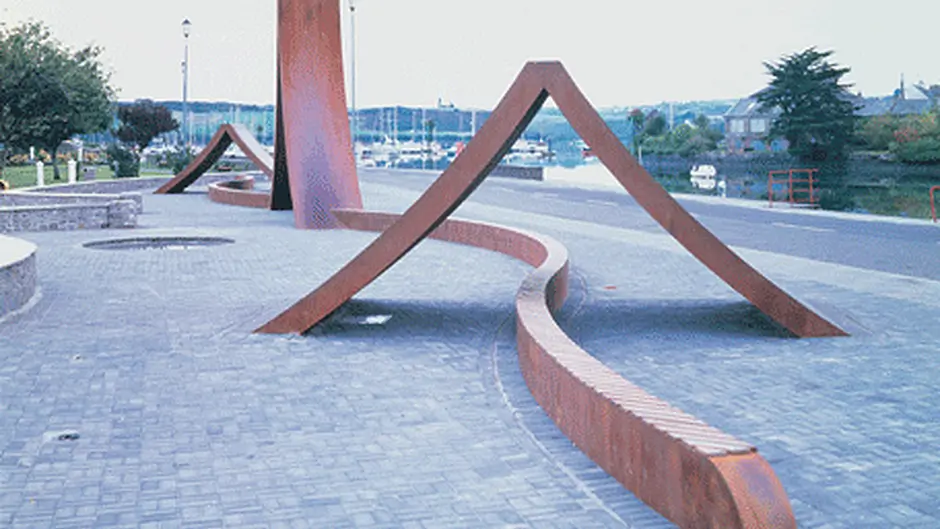 Artist slams treatment of her sculpture Image