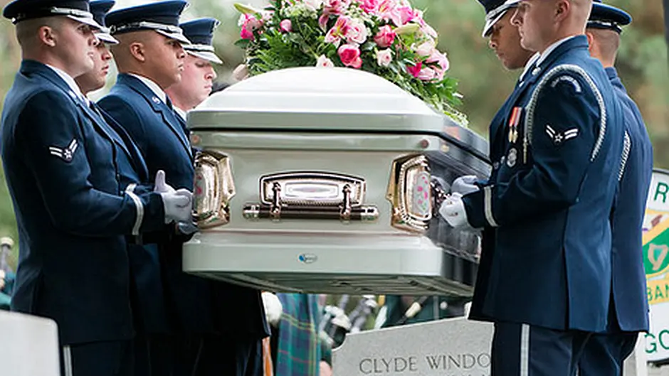 Maureen's Glengarriff friends carry her coffin Image