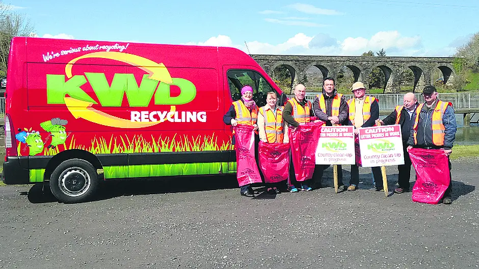 Record 300 volunteers help clean up West Cork Image