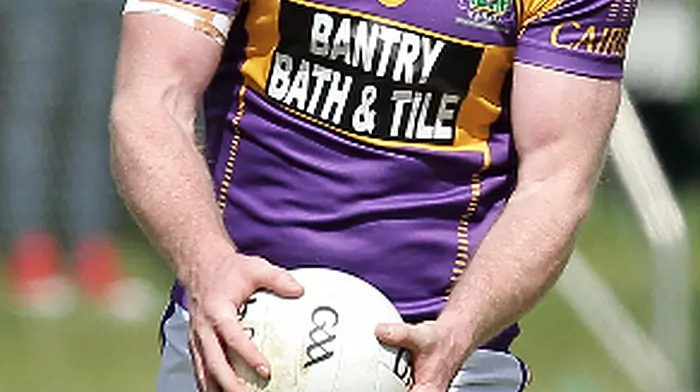 Cork ace Deane suffers knee injury in action with Bantry Blues Image