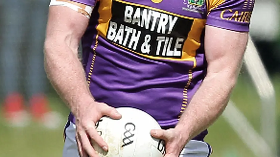 Cork ace Deane suffers knee injury in action with Bantry Blues Image
