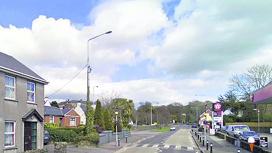 Pedestrians are risking their lives at crossing Image
