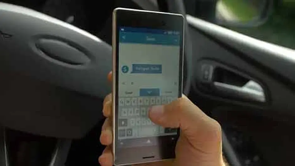 Garda blitz on phone use in cars Image