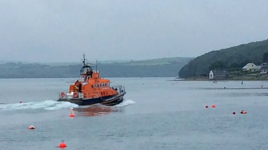 Courtmac Lifeboat rescues 40ft cruiser off the Seven Heads Image