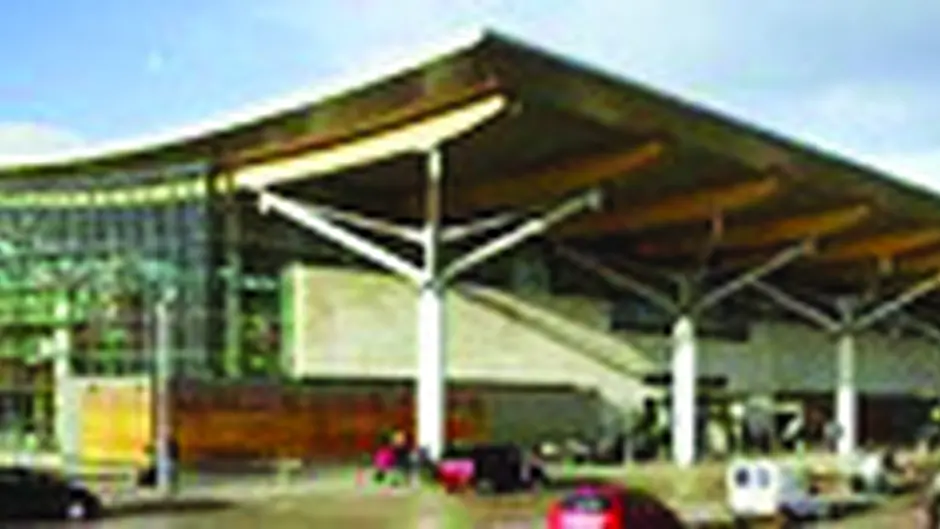 Numbers up at airport but pressure is growing over Norwegian flights delay Image