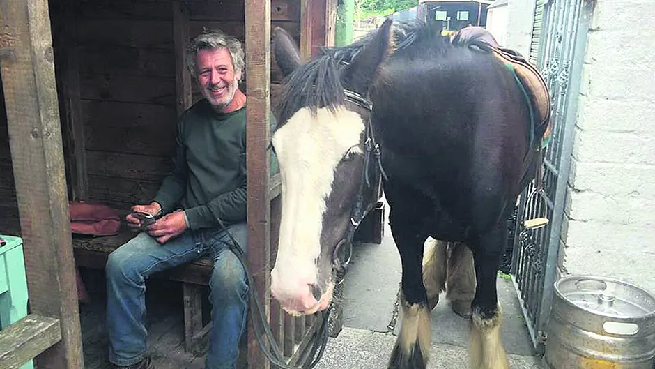 Hamish teams up with ‘Belladehob' for a 2,500km trek Image
