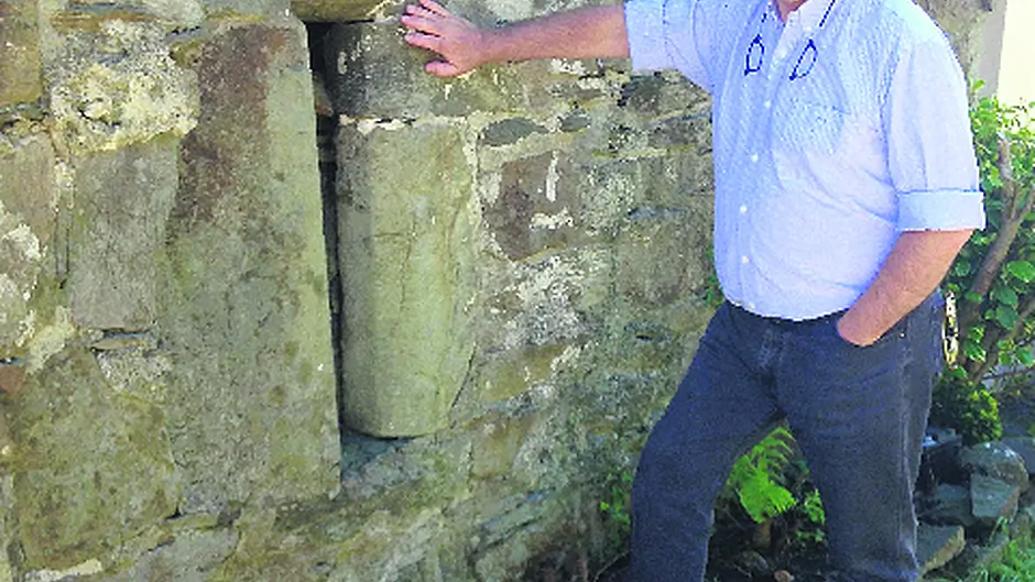 Modern bard visits ancient Kilcrohane O'Daly school site Image