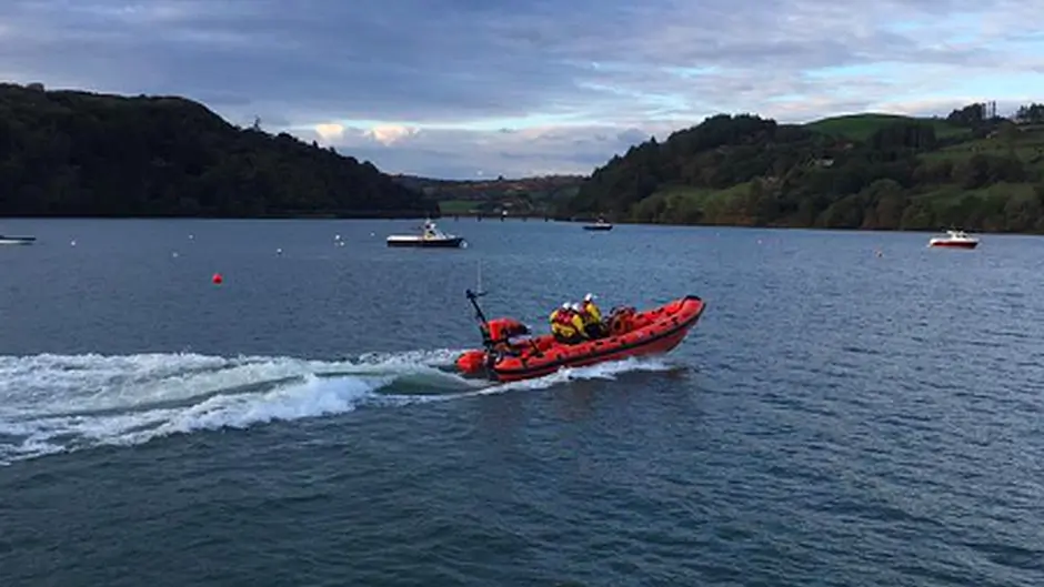 RNLI come to rescue of struggling kayaker in Glandore Image