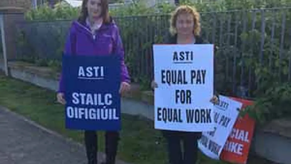 17,500 teachers take to the picket lines Image