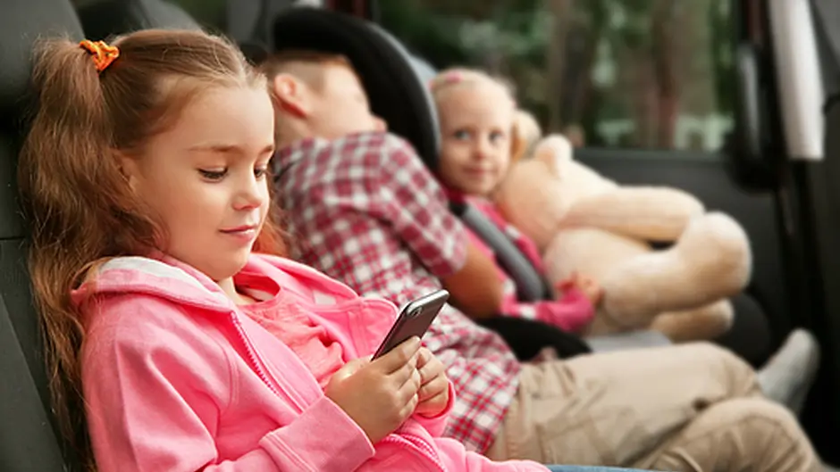 Deputy Daly pushes for law to restrict web access to u14s Image