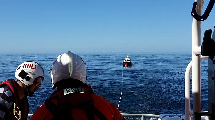 Castletownbere tow three to safety Image