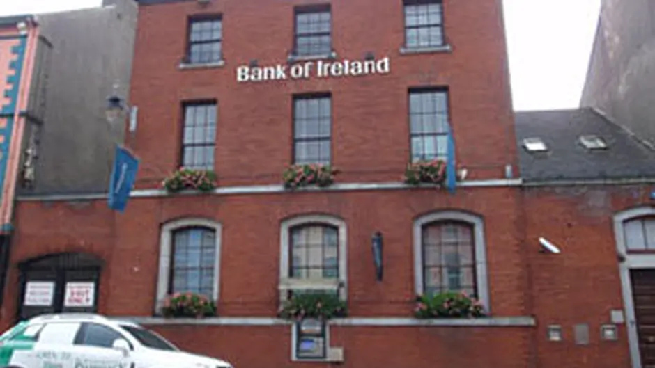 Alert Clonakilty bank staff foil cousins' cheque forgery scam Image