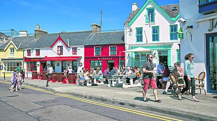 Cllrs seek seasonal charge for street furniture in towns Image