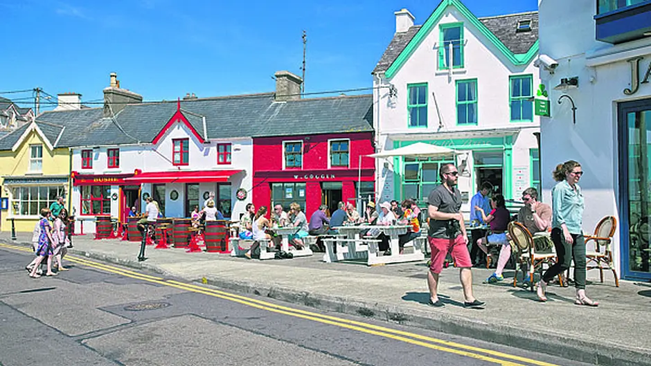 Cllrs seek seasonal charge for street furniture in towns Image