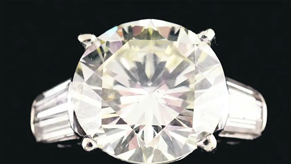 Maureen's ring makes €120,000 at auction Image