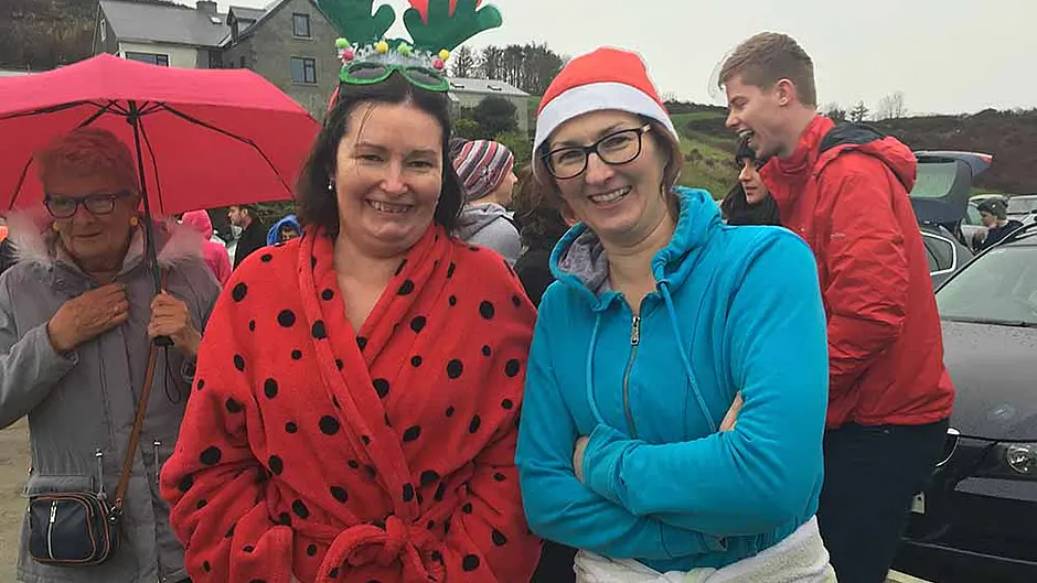 Hardy souls brave the waves in West Cork for worthy causes Image