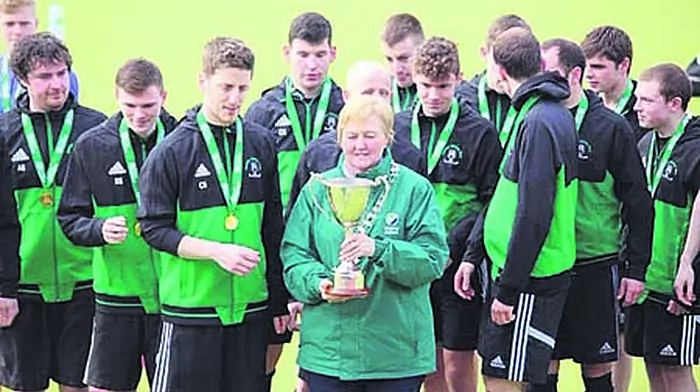 Fitting finale as Ivy presents cup to Bandon hockey team Image