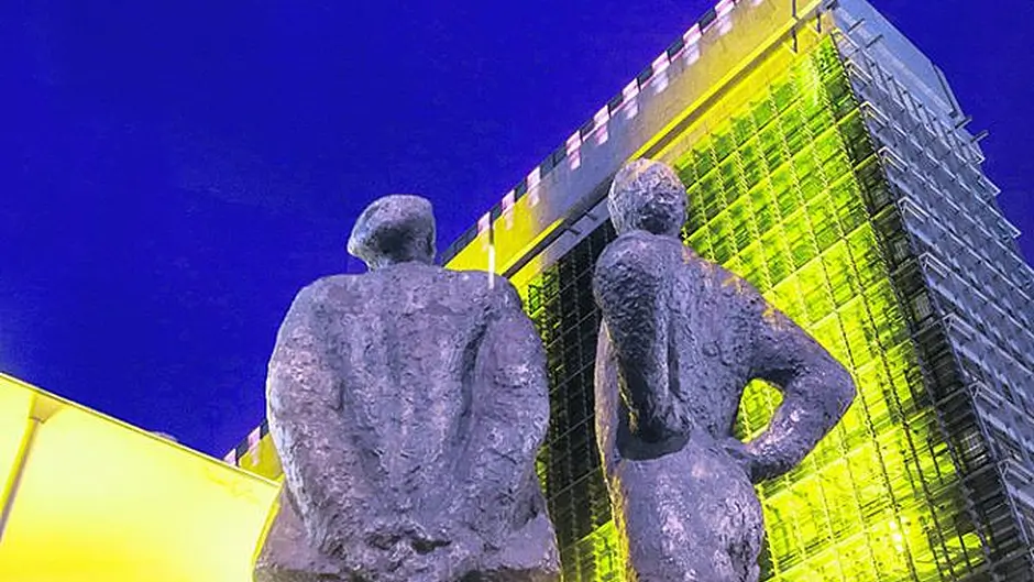 Council meeting marks 50th year of iconic County Hall Image