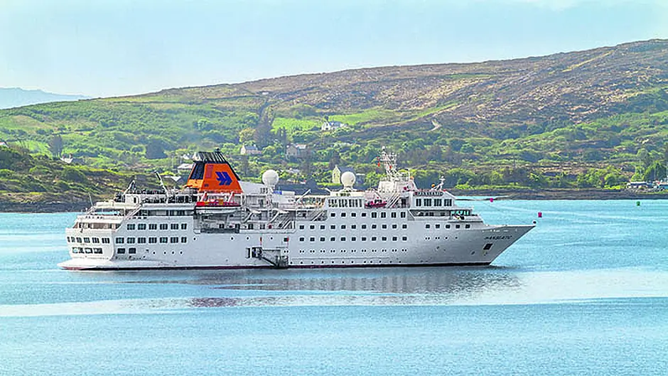 Bere Island opens its arms as 170 cruise liner passengers pay visit Image