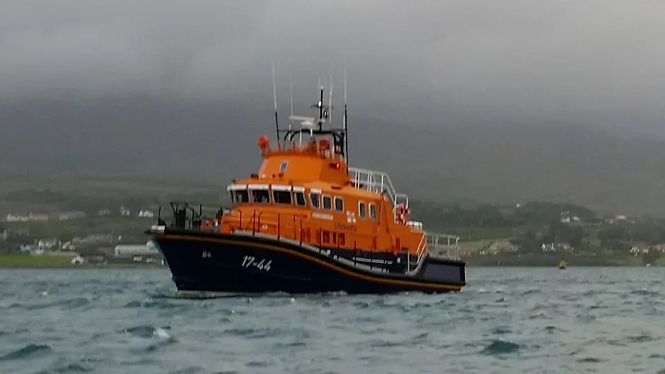 Castletownbere RNLI Lifeboat assists lone sailor to safety Image