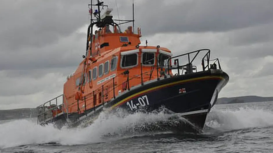 Courtmac lifeboat crew tows yacht into harbour Image