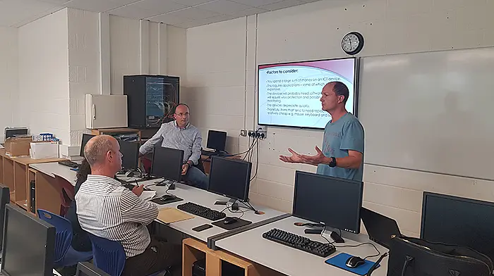 Savvy Bandon teachers pioneer money-saving tablet technology Image