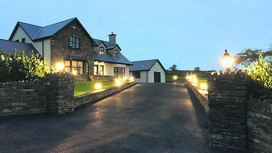 Feel on top of the world in stylish ‘Hill House' outside Timoleague Image