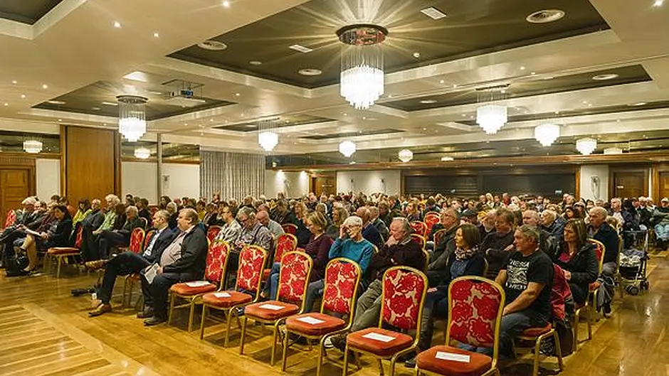 Kelp campaigners want Bantry Bay licence suspended Image