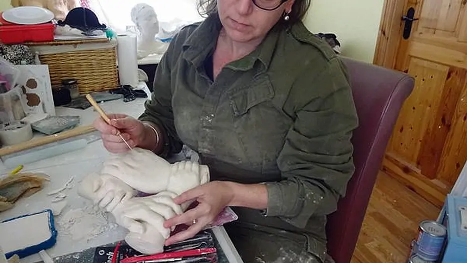Dunmanway artist Maura's hands-on approach to art is connecting families Image