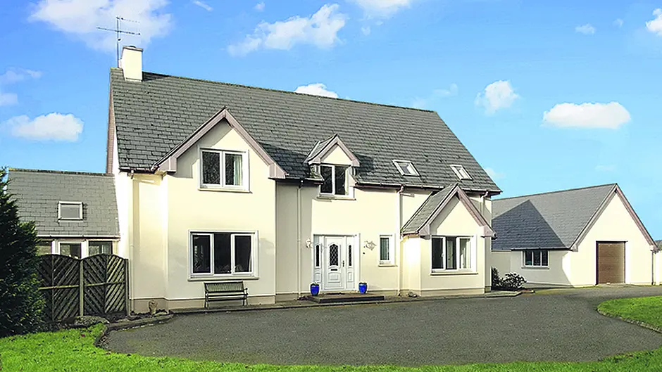 Horse into country life with this large family residence Image