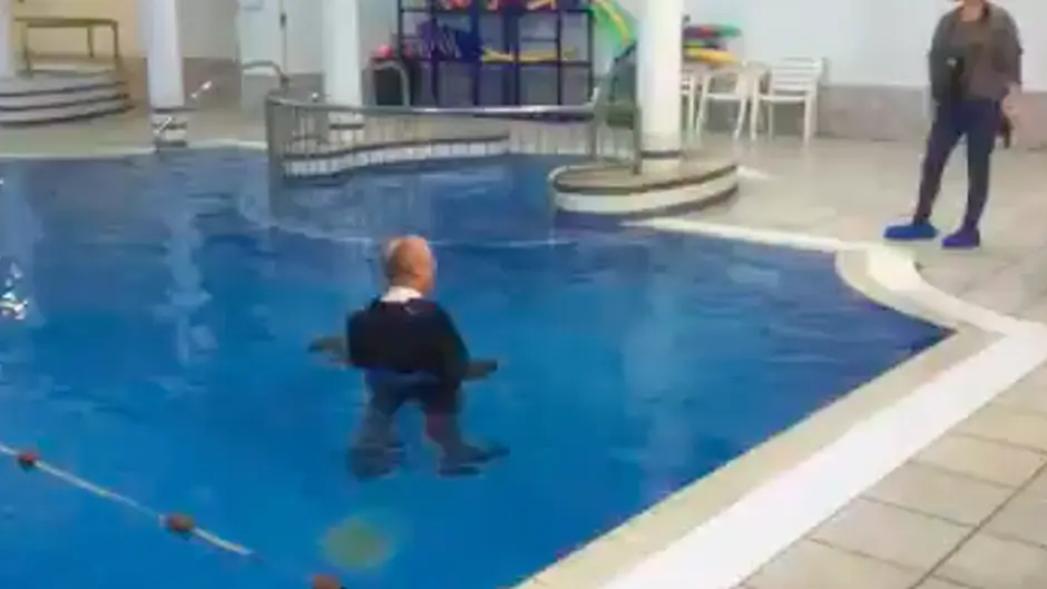 WATCH: Jim Daly TD takes unexpected dip at the Wild Atlantic Pool in Baltimore Image