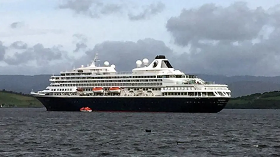 Cruise liners brought 8,000 into Bantry Image